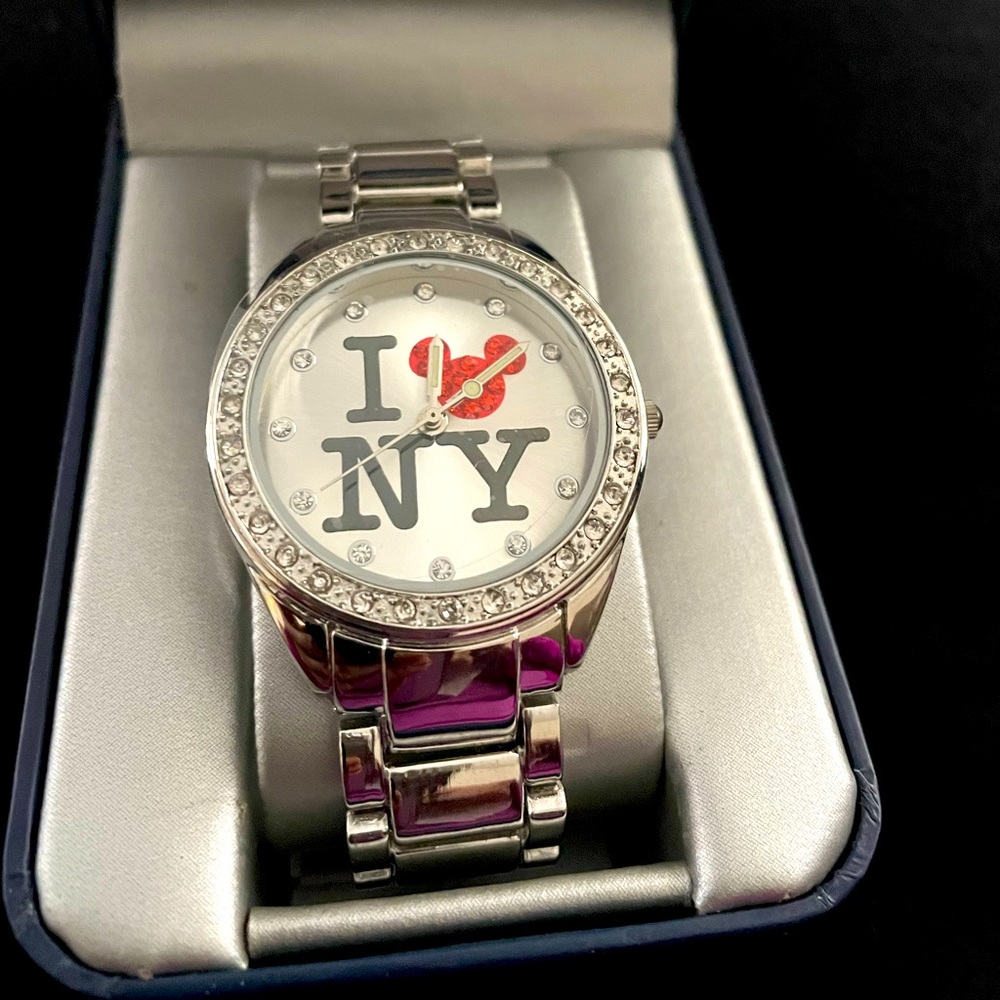 BNIB Disney Store Exclusive I LOVE ❤️ NY Mickey Mouse watch